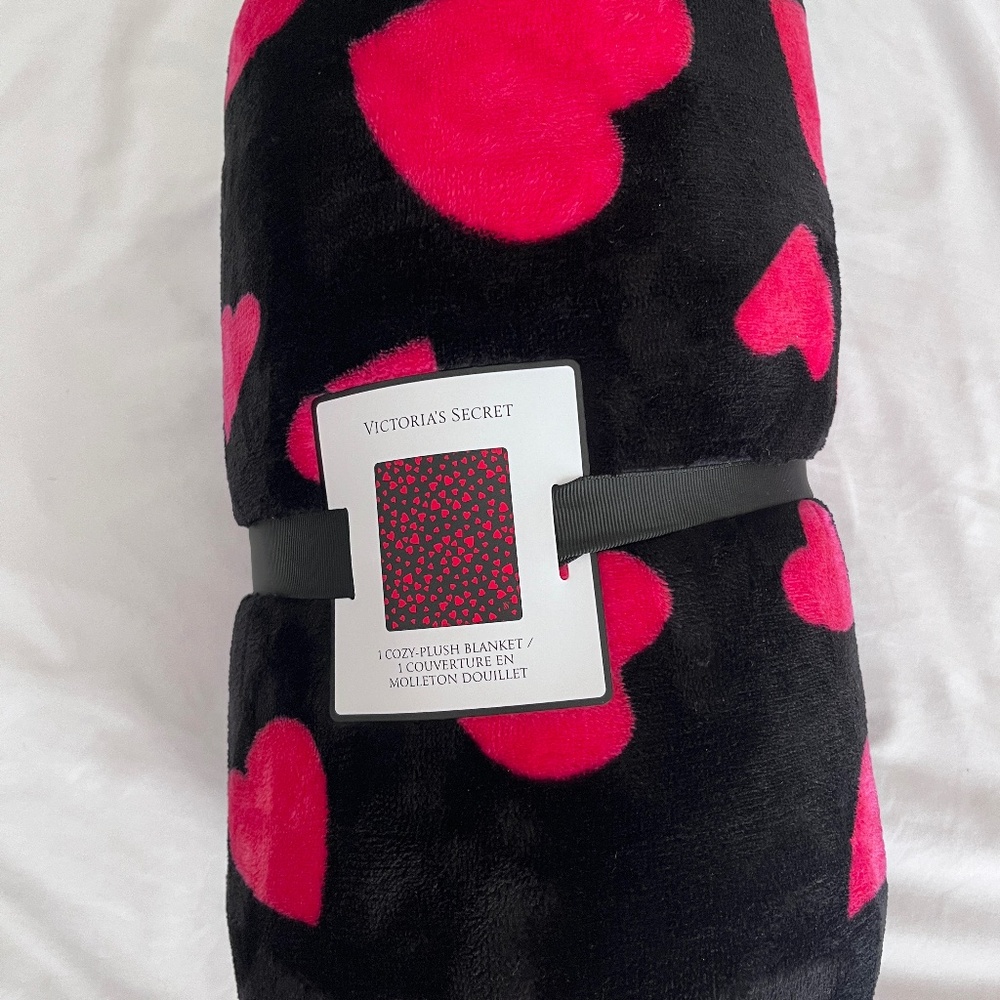 VICTORIA'S SECRET RED HEARTS COZY PLUSH BLANKET RED/BLACK SOFT WARM 50X60IN